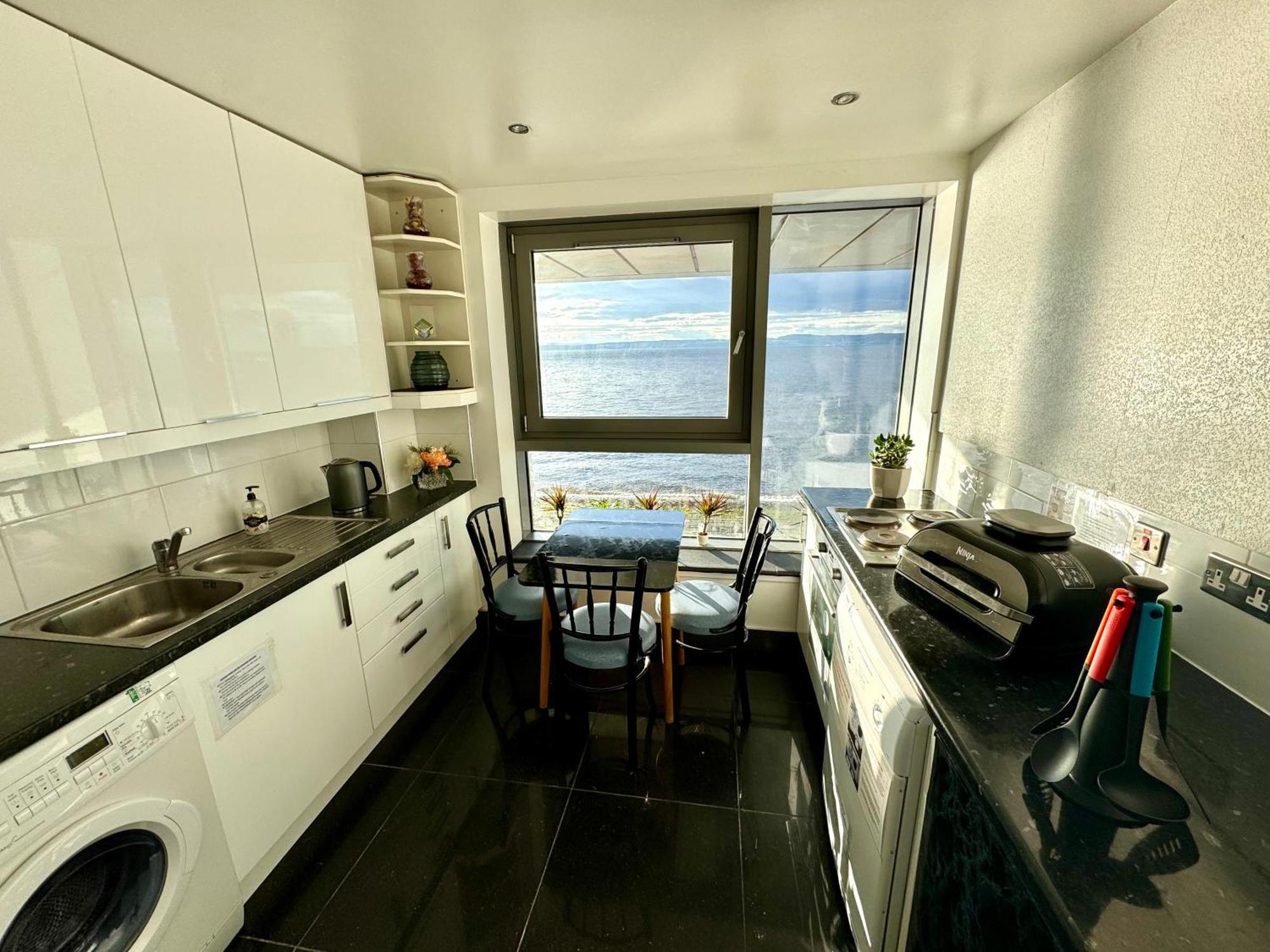 Ocean Park Apartments - Oceanfront - Free Parking And Fast Wifi Единбург Екстер'єр фото