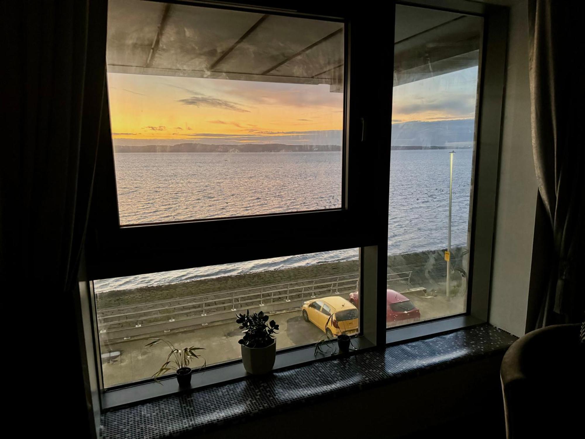Ocean Park Apartments - Oceanfront - Free Parking And Fast Wifi Единбург Екстер'єр фото