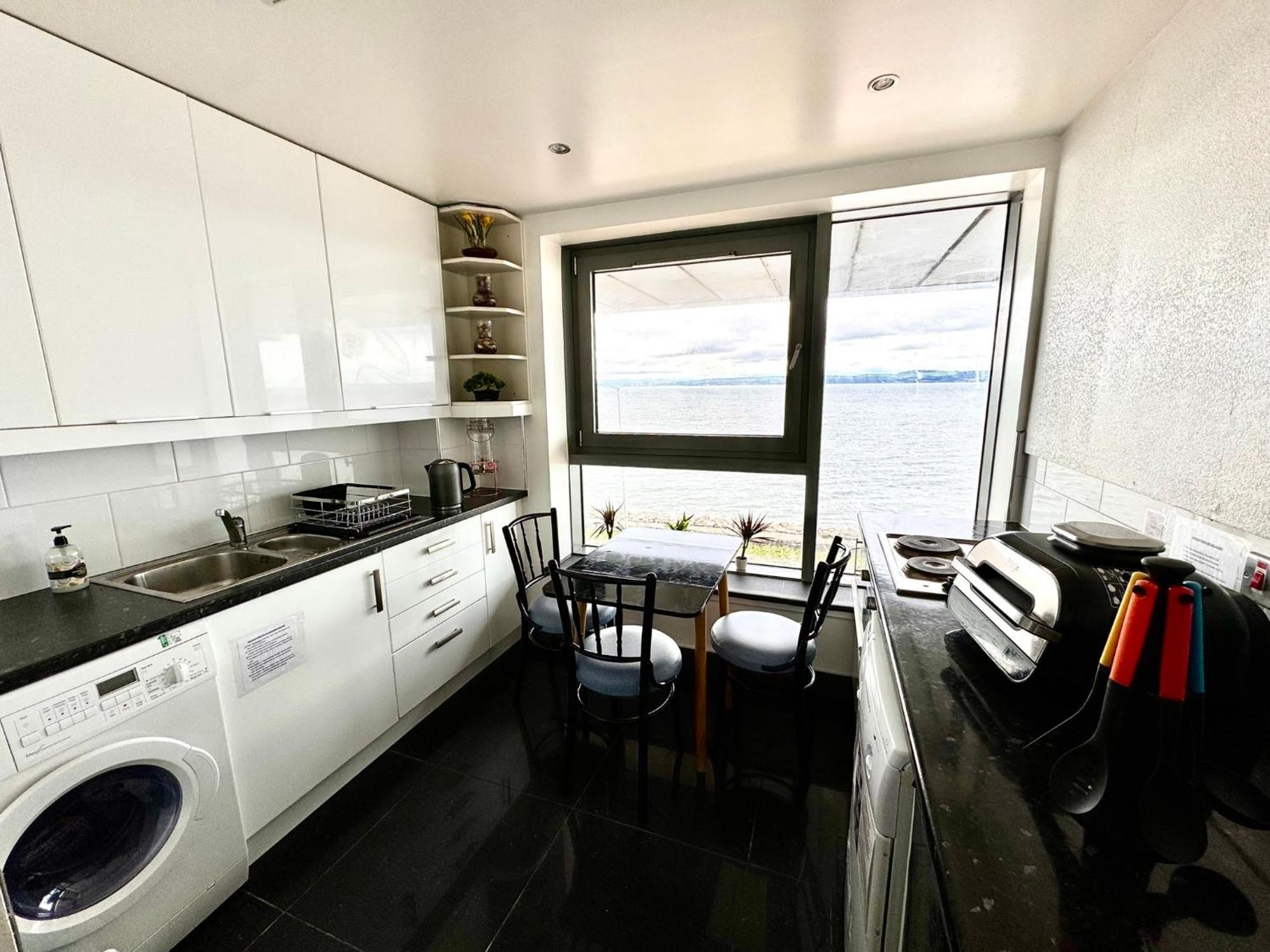 Ocean Park Apartments - Oceanfront - Free Parking And Fast Wifi Единбург Екстер'єр фото
